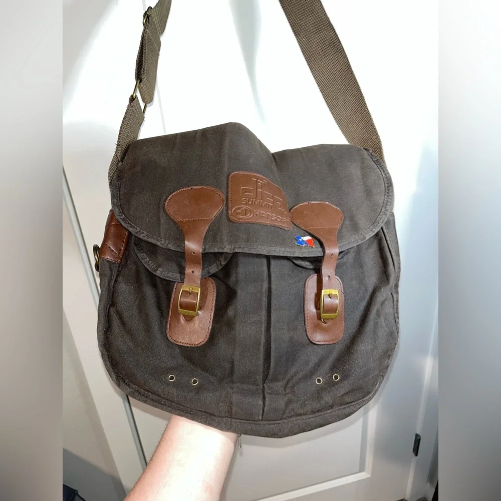 VTG DICE Summit Hansoft Laptop Messenger Crossybody Bag Adjustable Strap+ 2 Pins